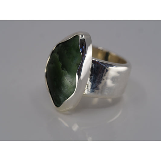 Kahurangi Flower Green Stone Ring